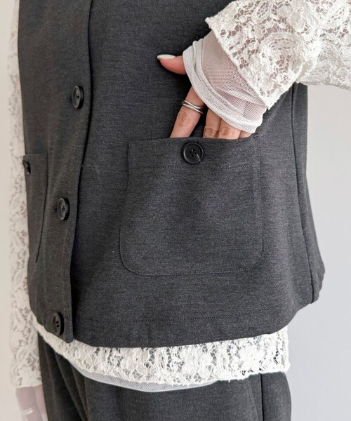 fredy emue(フレディエミュ)の「【セットアップ対応】ポンチノーカラージレ(ベスト・レディース・ブラック/チャコールグレー・38)」の16枚目の写真