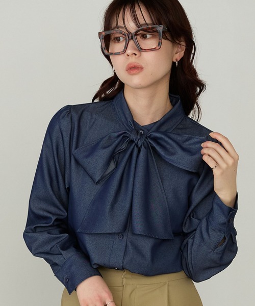 Cherir Mignon(シェリルミニョン)の「【Cherir Mignon】ビッグリボンボウタイシャツ(シャツ/ブラウス・レディース・ブルー/ブラック/ネイビー・FREE)」の2枚目の写真
