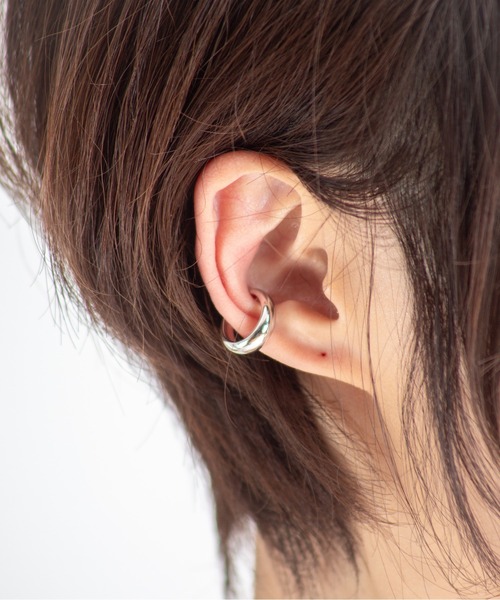 TOM WOOD（トムウッド）の「【TOMWOOD】Ear Cuff Thick　イヤーカフ シルバー　ユニセックス（イヤーカフ・レディース・シルバー・FREE）」の7枚目の写真