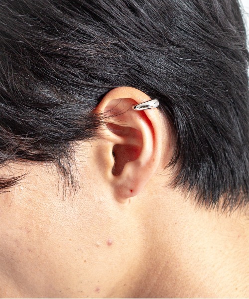 TOM WOOD（トムウッド）の「【TOMWOOD】Ear Cuff Thick　イヤーカフ シルバー　ユニセックス（イヤーカフ・レディース・シルバー・FREE）」の3枚目の写真