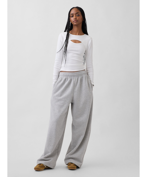 GAP(ギャップ)の「モダン カットアウトTシャツ(Tシャツ/カットソー・レディース・ブラック/オフホワイト/ブルー・XS/S/M/L/XL/XXS)」の4枚目の写真