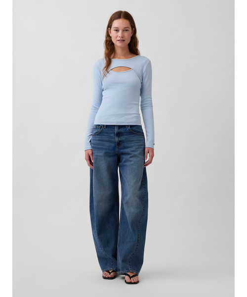 GAP(ギャップ)の「モダン カットアウトTシャツ(Tシャツ/カットソー・レディース・ブラック/オフホワイト/ブルー・XS/S/M/L/XL/XXS)」の5枚目の写真