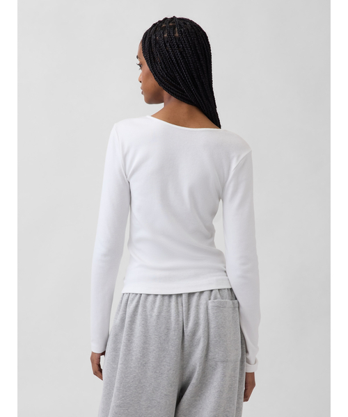 GAP(ギャップ)の「モダン カットアウトTシャツ(Tシャツ/カットソー・レディース・ブラック/オフホワイト/ブルー・XS/S/M/L/XL/XXS)」の7枚目の写真