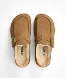 IYSO（イソ）の「アトゥキャメル（サンダル）」