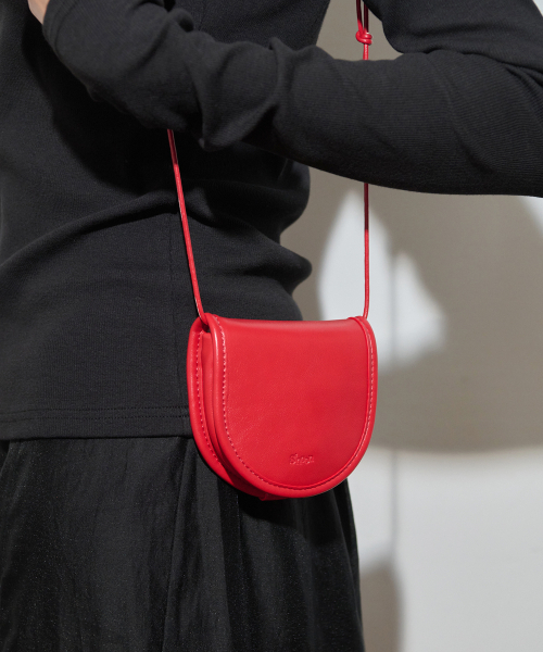 SINOON（シヌーン）の「Round Coin Bag (Red)（メッセンジャーバッグ・レディース・レッド・FREE）」の2枚目の写真