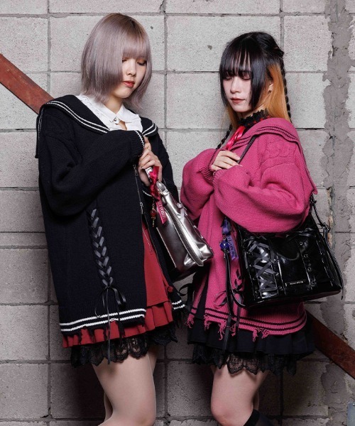 NIBBLE POISON(ニブルポイズン)の「ダメージセーラーニットカーディガン(カーディガン/ボレロ・レディース・ブラック/ピンク・MEDIUM)」の7枚目の写真