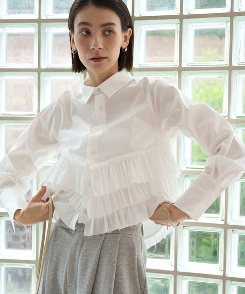 CAPRICIEUX LE'MAGE（カプリシューレマージュ）の「裾フリルシャツ（シャツ/ブラウス・レディース・ブルー/ホワイト/ベージュ・FREE）」の9枚目の写真