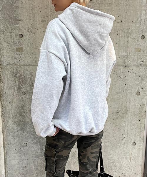 ROGER AND RAW（ロジャーアンドロウ）の「[裏起毛]ユーズド風ロゴプリントフーディー（パーカー・レディース・ホワイト/ネイビー/グレー・FREE）」の7枚目の写真