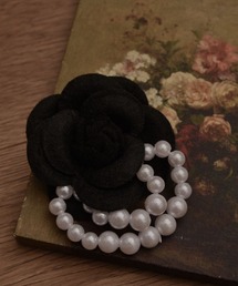 TONE SELECT GOODS（トーンセレクトグッズ）の「【resonance】バラモチーフ パールタッセル付き コサージュ【マルチウェイ/オケージョン】（ブローチ/コサージュ）」