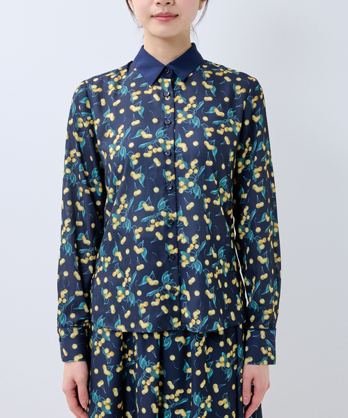 NARACAMICIE（ナラカミーチェ）の「【NARACAMICIE】チェリー柄配色シャツ衿長袖ブラウス（シャツ/ブラウス・レディース・ネイビー/ブルー・L/M）」の3枚目の写真