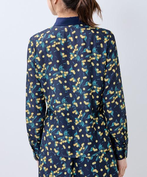 NARACAMICIE（ナラカミーチェ）の「【NARACAMICIE】チェリー柄配色シャツ衿長袖ブラウス（シャツ/ブラウス・レディース・ネイビー/ブルー・L/M）」の5枚目の写真