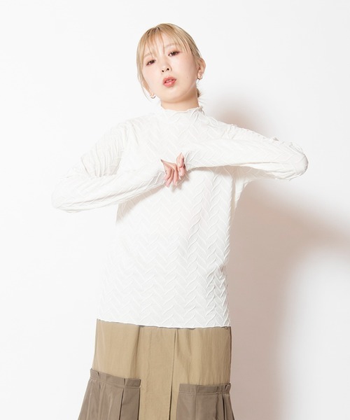 OSMOSIS（オズモーシス）の「ピンタックハイネックTシャツ（Tシャツ/カットソー・レディース・ブルー/ブラック/アイボリー/ライトパープル・ONE SIZE）」の2枚目の写真