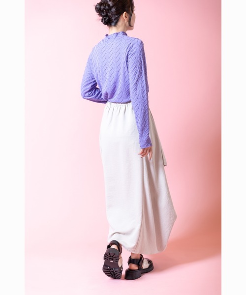 OSMOSIS（オズモーシス）の「ピンタックハイネックTシャツ（Tシャツ/カットソー・レディース・ブルー/ブラック/アイボリー/ライトパープル・ONE SIZE）」の7枚目の写真