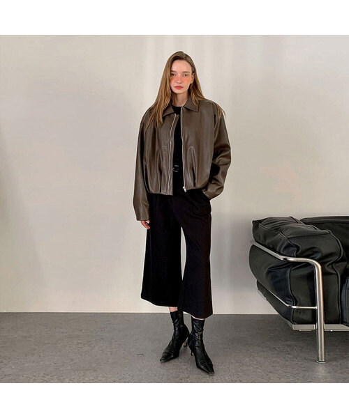 VASCARA(バスカラ)の「Faux Leather Shirring Zip-up Jacket (2colors)(ライダースジャケット・レディース・ブラック/ブラウン・FREE)」の2枚目の写真