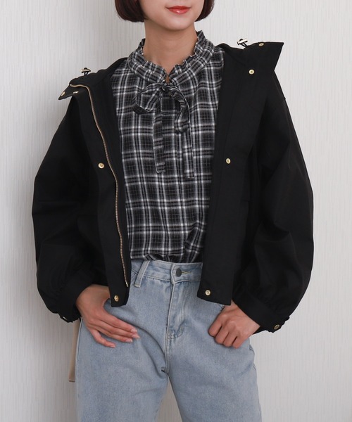 libelle more（リベル モア）の「【テフロン加工／防汚機能／撥水】Eツイルギャザーブルゾン マウンテンパーカー（マウンテンパーカー・レディース・ブラック/オリーブ/グレイッシュベージュ/アイボリー/ネイビー・L/M）」の16枚目の写真