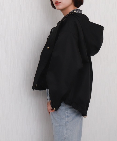 libelle more（リベル モア）の「【テフロン加工／防汚機能／撥水】Eツイルギャザーブルゾン マウンテンパーカー（マウンテンパーカー・レディース・ブラック/オリーブ/グレイッシュベージュ/アイボリー/ネイビー・L/M）」の17枚目の写真