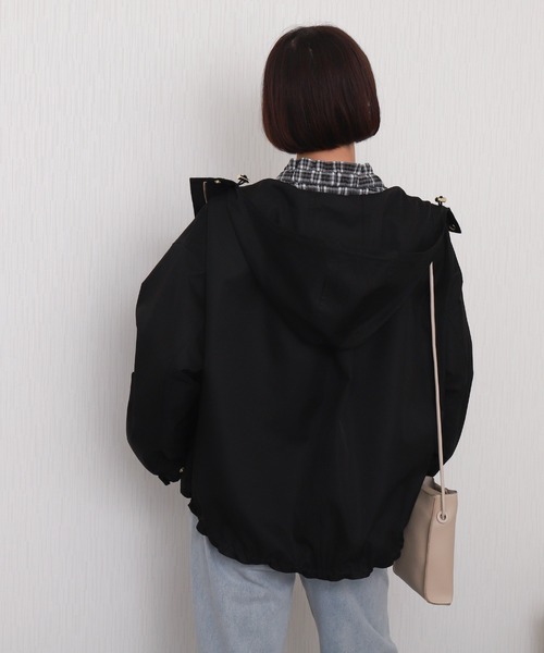 libelle more（リベル モア）の「【テフロン加工／防汚機能／撥水】Eツイルギャザーブルゾン マウンテンパーカー（マウンテンパーカー・レディース・ブラック/オリーブ/グレイッシュベージュ/アイボリー/ネイビー・L/M）」の18枚目の写真