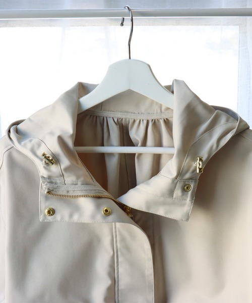 libelle more（リベル モア）の「【テフロン加工／防汚機能／撥水】Eツイルギャザーブルゾン マウンテンパーカー（マウンテンパーカー・レディース・ブラック/オリーブ/グレイッシュベージュ/アイボリー/ネイビー・L/M）」の6枚目の写真