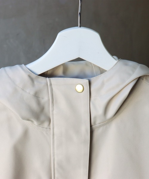 libelle more（リベル モア）の「【テフロン加工／防汚機能／撥水】Eツイルギャザーブルゾン マウンテンパーカー（マウンテンパーカー・レディース・ブラック/オリーブ/グレイッシュベージュ/アイボリー/ネイビー・L/M）」の9枚目の写真