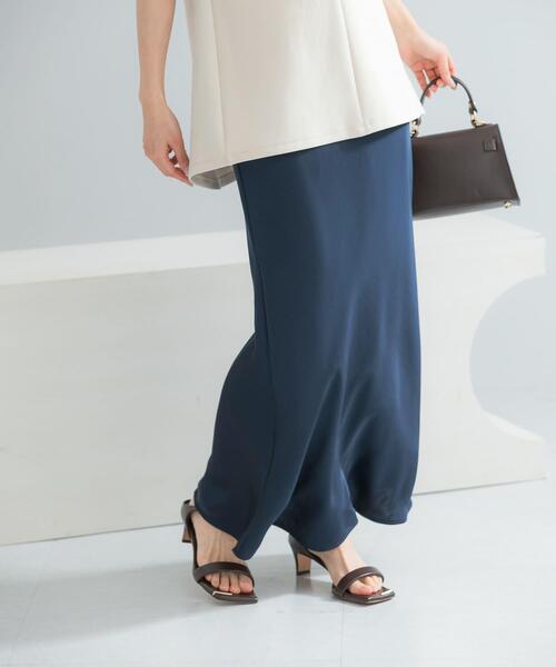 URBAN RESEARCH ROSSO WOMEN（アーバンリサーチ　ロッソ）の「ヴィンテージシルキーサテンイージースカート（スカート・レディース・オフホワイト/ネイビー・36/38）」の17枚目の写真