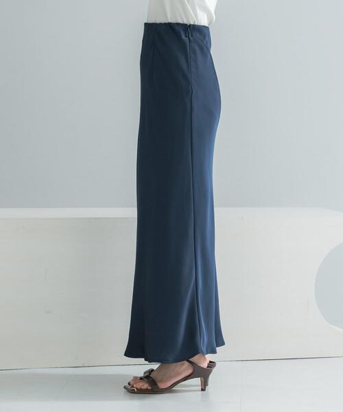 URBAN RESEARCH ROSSO WOMEN（アーバンリサーチ　ロッソ）の「ヴィンテージシルキーサテンイージースカート（スカート・レディース・オフホワイト/ネイビー・36/38）」の12枚目の写真