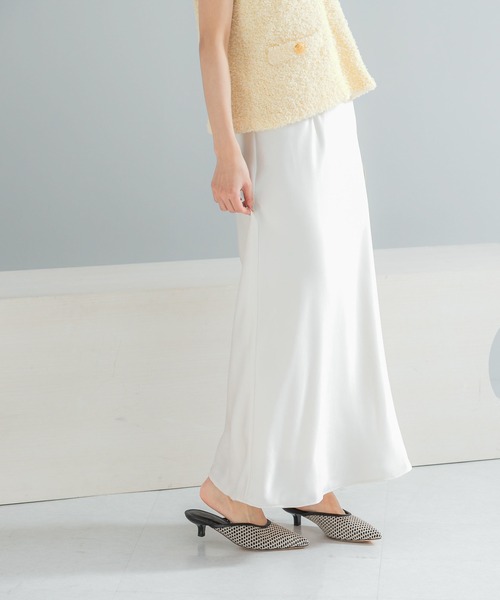 URBAN RESEARCH ROSSO WOMEN(アーバンリサーチ ロッソ)の「ヴィンテージシルキーサテンイージースカート(スカート・レディース・オフホワイト/ネイビー・36/38)」の1枚目の写真