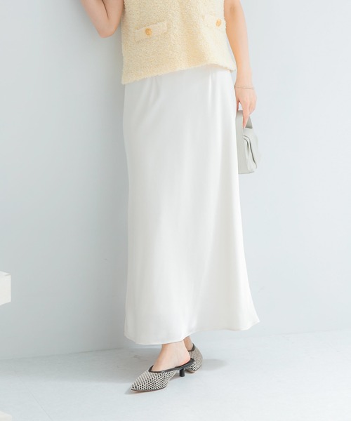 URBAN RESEARCH ROSSO WOMEN(アーバンリサーチ ロッソ)の「ヴィンテージシルキーサテンイージースカート(スカート・レディース・オフホワイト/ネイビー・36/38)」の3枚目の写真