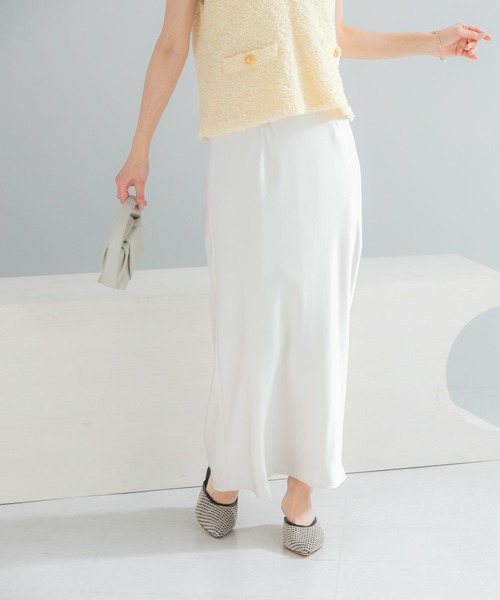 URBAN RESEARCH ROSSO WOMEN(アーバンリサーチ ロッソ)の「ヴィンテージシルキーサテンイージースカート(スカート・レディース・オフホワイト/ネイビー・36/38)」の4枚目の写真