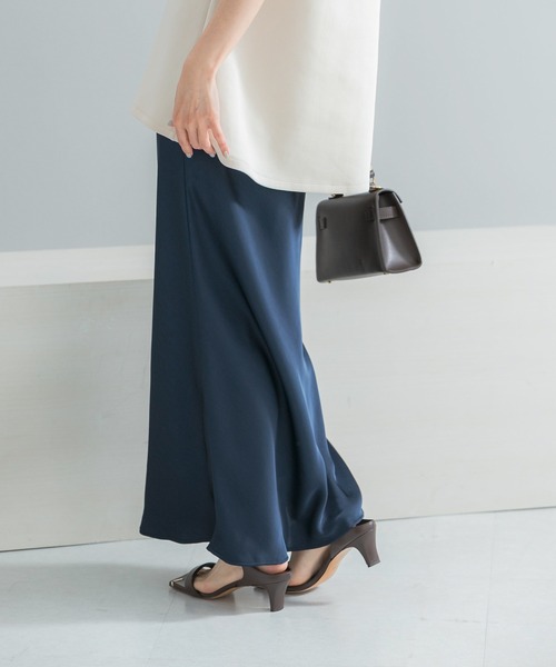 URBAN RESEARCH ROSSO WOMEN(アーバンリサーチ ロッソ)の「ヴィンテージシルキーサテンイージースカート(スカート・レディース・オフホワイト/ネイビー・36/38)」の8枚目の写真