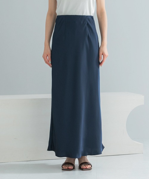 URBAN RESEARCH ROSSO WOMEN(アーバンリサーチ ロッソ)の「ヴィンテージシルキーサテンイージースカート(スカート・レディース・オフホワイト/ネイビー・36/38)」の11枚目の写真