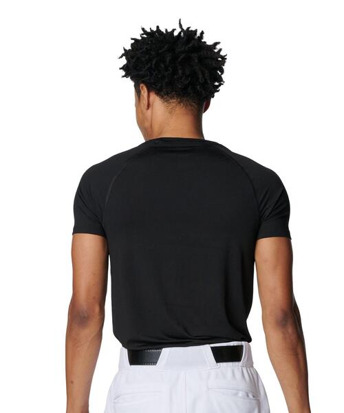 UNDER ARMOUR(アンダーアーマー)の「UAヒートギア コンフォート フィッティド ノベルティ ショートスリーブ クルーネック シャツ(ベースボール/メンズ)(Tシャツ/カットソー・メンズ・ブラック・M/XL/L/3XL/S/2XL)」の2枚目の写真