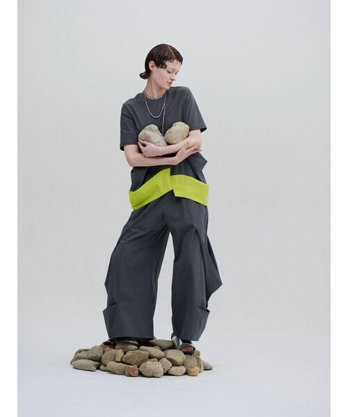 UN3D.（アンスリード）の「ROUND BOX COCOON T-SH / ラウンドボックスコクーンティーシャツ（Tシャツ/カットソー・レディース・グレー/ブラック/その他1/ホワイト・38/36）」の5枚目の写真