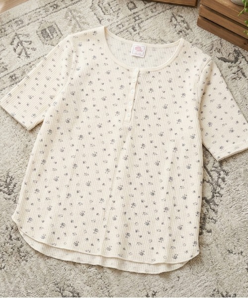 ALWAYS GOOD TIME(オルウェイズグッドタイム)の「【JEMORGAN / ジェーイーモーガン】花柄ワッフルハーフスリーブヘンリーネックT(Tシャツ/カットソー・レディース・ピンク系/ブルー系/ブラック系/パープル系/ネイビー系・F)」の2枚目の写真