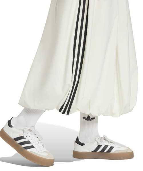 adidas(アディダス)の「adidas originals BALLOON LONG SKIRT(アディダスオリジナルス バルーン ロング スカート)(スカート・レディース・オフホワイト・SMALL/MEDIUM/LARGE)」の6枚目の写真