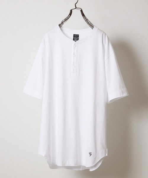 NUMBER (N)INE(ナンバーナイン)の「PREMIUM COTTON CURVED HEM HENRY NECK T-SHIRT / プレミアム コットン カーブド ヘム ワンポイント ロゴ刺繍 ヘンリーネック Tシャツ(Tシャツ/カットソー・メンズ・オリーブ/ブラック/グレー/ホワイト・3/2/4)」の5枚目の写真