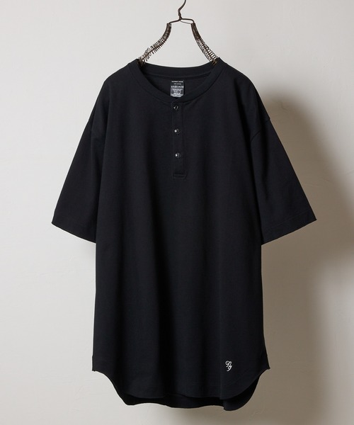 NUMBER (N)INE(ナンバーナイン)の「PREMIUM COTTON CURVED HEM HENRY NECK T-SHIRT / プレミアム コットン カーブド ヘム ワンポイント ロゴ刺繍 ヘンリーネック Tシャツ(Tシャツ/カットソー・メンズ・オリーブ/ブラック/グレー/ホワイト・3/2/4)」の10枚目の写真