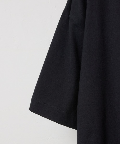 NUMBER (N)INE(ナンバーナイン)の「PREMIUM COTTON CURVED HEM HENRY NECK T-SHIRT / プレミアム コットン カーブド ヘム ワンポイント ロゴ刺繍 ヘンリーネック Tシャツ(Tシャツ/カットソー・メンズ・オリーブ/ブラック/グレー/ホワイト・3/2/4)」の12枚目の写真