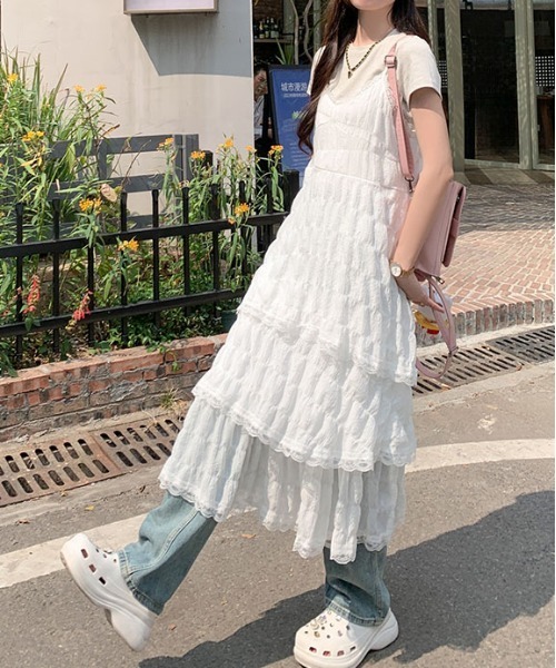 &soiree(アンドソワレ)の「Vネックレースティアードキャミワンピース(ワンピース・レディース・ホワイト/パープル・LARGE/MEDIUM/SMALL)」の3枚目の写真