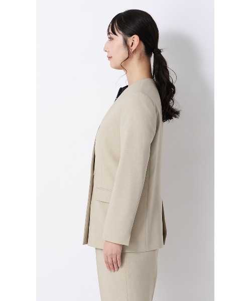 AOYAMA(アオヤマ)の「Vカラー2ボタンダブルジャケット【セットアップ着用可】(スーツジャケット・レディース・ベージュ/ネイビー・S/M/L)」の4枚目の写真
