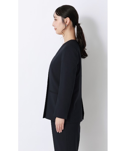 AOYAMA(アオヤマ)の「Vカラー2ボタンダブルジャケット【セットアップ着用可】(スーツジャケット・レディース・ベージュ/ネイビー・S/M/L)」の16枚目の写真