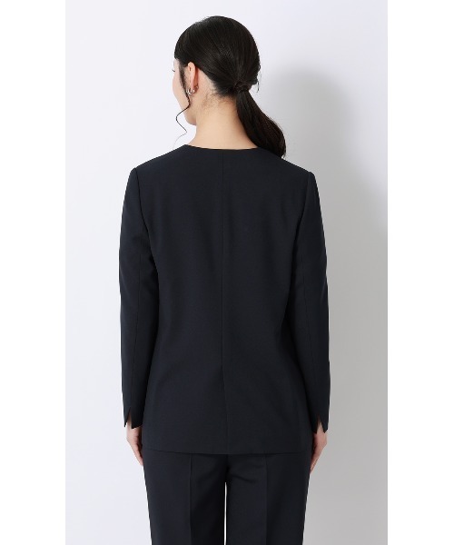 AOYAMA(アオヤマ)の「Vカラー2ボタンダブルジャケット【セットアップ着用可】(スーツジャケット・レディース・ベージュ/ネイビー・S/M/L)」の17枚目の写真