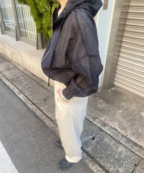 ISOOK（アイスー）の「フードシアーブルゾン(kiharu select) / 春アウター オーバーサイズ 透け感 パーカー フルジップ 羽織り ベージュ ブラック（ブルゾン・レディース・ブラック/ベージュ・FREE）」の5枚目の写真