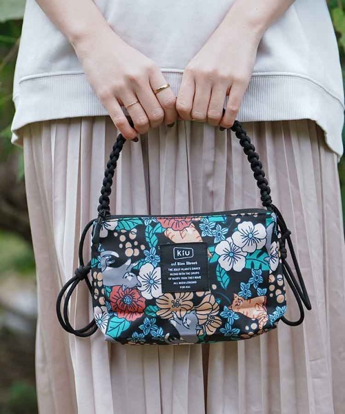 KiU(キウ)の「【KiU and BleuBleuet】KiUパラコードサコッシュポーチ(ショルダーバッグ・レディース・ブルー/ブラック系その他/ブラック/ネイビー/ネイビー系・FREE)」の1枚目の写真
