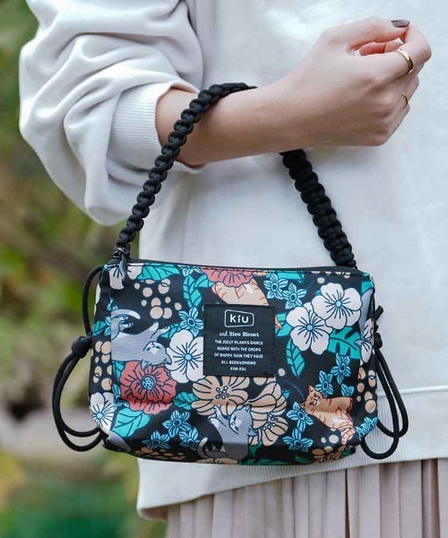 KiU(キウ)の「【KiU and BleuBleuet】KiUパラコードサコッシュポーチ(ショルダーバッグ・レディース・ブルー/ブラック系その他/ブラック/ネイビー/ネイビー系・FREE)」の6枚目の写真