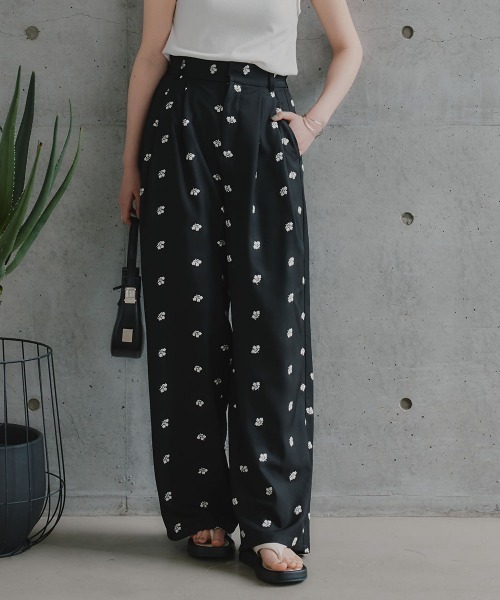 slattgir(スラットジール)の「高身長 花柄刺しゅうツイルタックパンツ(トールサイズ)Essenave(その他パンツ・レディース・グレー/ブラック・TM/T3L/TL/TLL)」の6枚目の写真