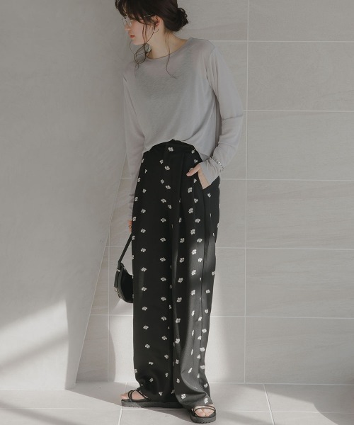 slattgir(スラットジール)の「高身長 花柄刺しゅうツイルタックパンツ(トールサイズ)Essenave(その他パンツ・レディース・グレー/ブラック・TM/T3L/TL/TLL)」の3枚目の写真