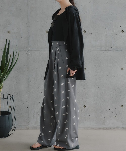 slattgir(スラットジール)の「高身長 花柄刺しゅうツイルタックパンツ(トールサイズ)Essenave(その他パンツ・レディース・グレー/ブラック・TM/T3L/TL/TLL)」の17枚目の写真