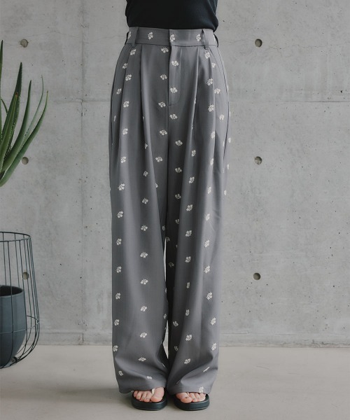 slattgir(スラットジール)の「高身長 花柄刺しゅうツイルタックパンツ(トールサイズ)Essenave(その他パンツ・レディース・グレー/ブラック・TM/T3L/TL/TLL)」の15枚目の写真