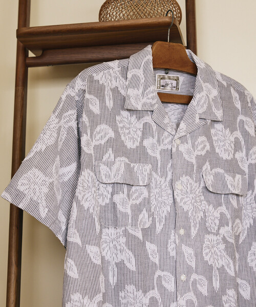 FREAK'S STORE(フリークスストア)の「インド製 リラックスフィット カットジャカード ストライプ オープンカラーシャツ ショートスリーブ(シャツ/ブラウス・メンズ・グレー/サックスブルー・MEDIUM/LARGE)」の1枚目の写真