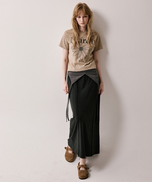 Mardi Mercredi(マルディメクルディ)の「SLIM TSHIRT FLOWERMARDI CRACKED DESTROYED / スリム Tシャツ フラワーマルディ クラック デストロイド(Tシャツ/カットソー・レディース・グレイッシュベージュ/チャコール・FREE)」の7枚目の写真